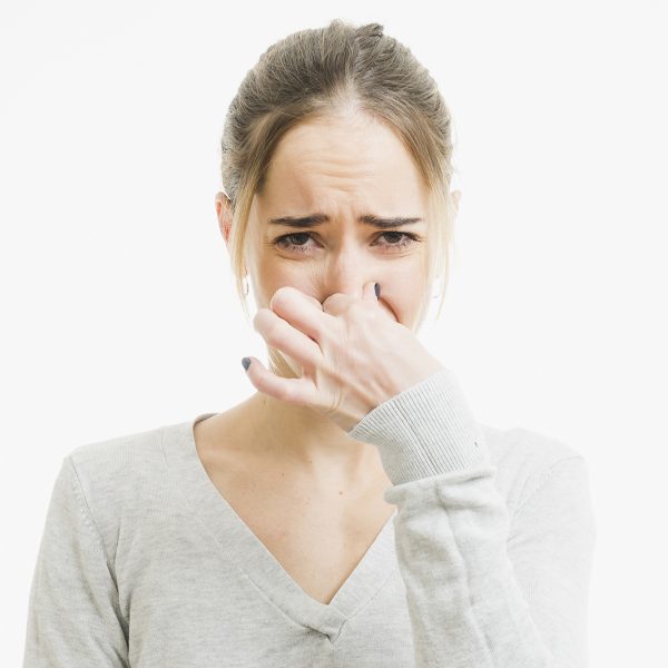 que es mejor usar desodorante o antitranspirante